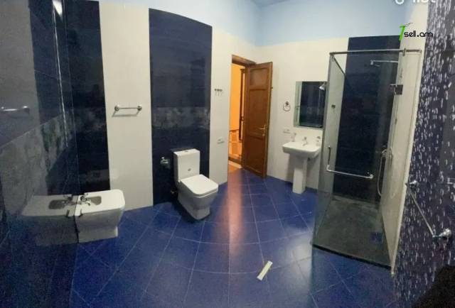 Երեք հարկանի քարե տուն Բագրևանդի փողոցում Նոր Նորքում, 510 ք.մ., 3+ սանհանգույց, եվրովերանորոգված