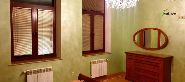 Երկու հարկանի քարե տուն, Նոյ թաղամաս Աջափնյակում, 820 ք.մ., 3+ սանհանգույց, կապիտալ վերանորոգված