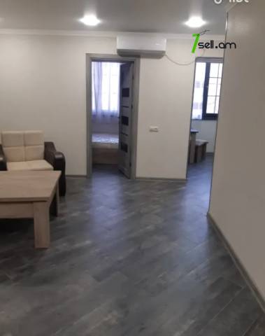2 սենյականոց բնակարան Աբովյան փողոցում, 40 ք.մ., եվրովերանորոգված, քարե շենք