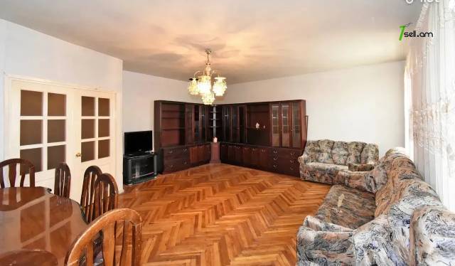 4 սենյականոց բնակարան Ավետիս Ահարոնյան փողոցում, 100 քմ, կոսմետիկ վերանորոգում, քարե շենք