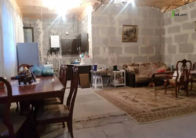 Երկու հարկանի քարե տուն Շենգավիթ փողոցում Շենգավիթում, 200 ք.մ., 2 սանհանգույց, մասնակի վերանորոգում