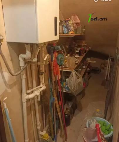 Երեք հարկանի քարե տուն Արաբկիրում, 300 ք.մ., 3+ սանհանգույց, մասնակի վերանորոգում