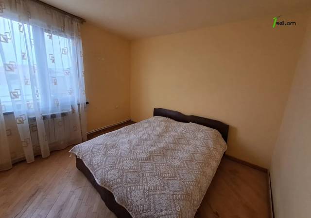 Երկու հարկանի քարե տուն Ադանայի փողոցում կենտրոնում, 170 քմ, 2 սանհանգույց, կոսմետիկ վերանորոգում