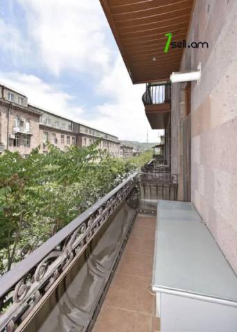 4 սենյականոց բնակարան Թումանյան փողոցում, 135 ք.մ., 3/5 հարկ, 2 սանհանգույց, բարձր առաստաղներ