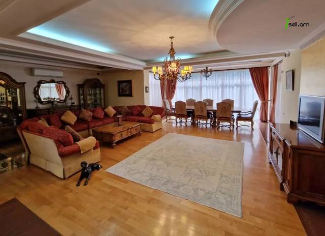 Երեք հարկանի քարե տուն, Ձոր 1 թաղամաս Դավիթաշենում, 800 ք.մ., 3+ սանհանգույց, կապիտալ վերանորոգված