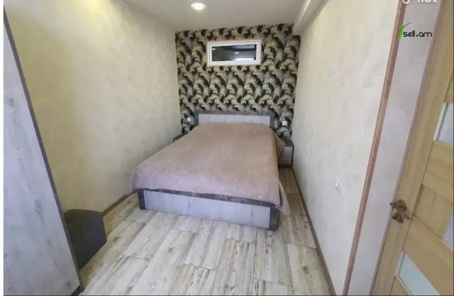 3 սենյականոց բնակարան Եզնիկ Կողբացու փողոցում, 50 ք.մ., դիզայներական ոճով վերանորոգված