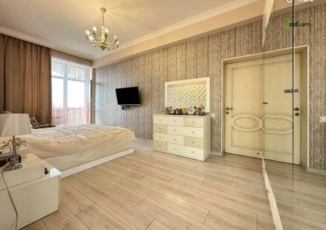 Ընդարձակ 3 սենյականոց բնակարան նորակառույց շենքում, Ծիծեռնակաբերդի խճուղի, 183 քմ, 7/12 հարկ