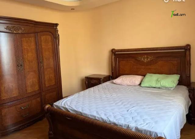 4 սենյականոց բնակարան, Իսահակյան թաղամաս, 130 քմ, 2/2 հարկ, 2 սանհանգույց, բարձր առաստաղներ