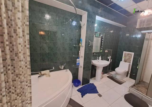 3 սենյականոց բնակարան Տերյան փողոցում, 110 քմ, նախավերջին հարկ, կապիտալ վերանորոգված, քարե շենք