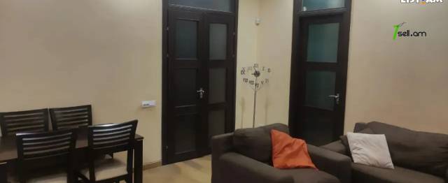 3 սենյականոց բնակարան Աբովյան փողոցում, 86 ք.մ., նախավերջին հարկ, բարձր առաստաղներ