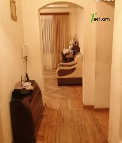 3 սենյականոց բնակարան Չեխովի փողոցում, 88 ք.մ., մի քանի պատշգամբ, կոսմետիկ վերանորոգում, քարե շենք