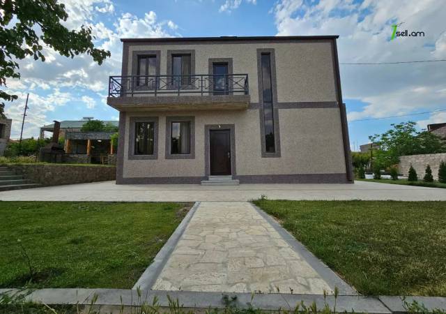 Երկու հարկանի քարե տուն Պարույր Սեվակի փողոցում Քասախում, 990 ք.մ., 2 սանհանգույց