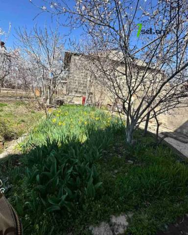 Երկու հարկանի քարե տուն 15-րդ փողոցում Շենգավիթում, 597 քմ, 2 սանհանգույց, կոսմետիկ վերանորոգում