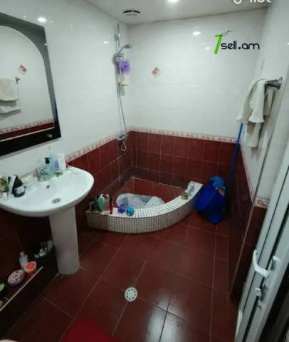 2 սենյականոց բնակարան, Մարգարյան 1-ին նրբանցք, 60 ք.մ., կապիտալ վերանորոգված, քարե շենք