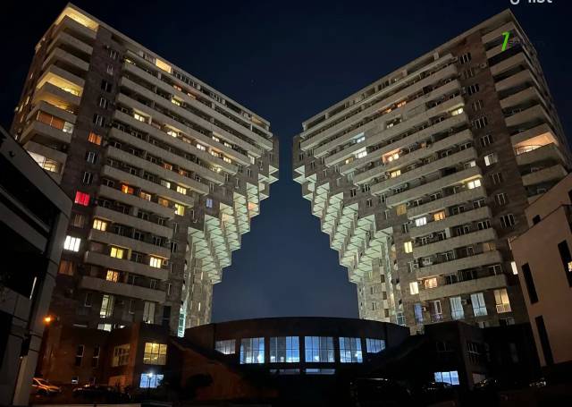 2 սենյականոց բնակարան նորակառույց շենքում Նաիրի Զարյան փողոցում, 74 քմ, 10/16 հարկ, բարձր առաստաղներ