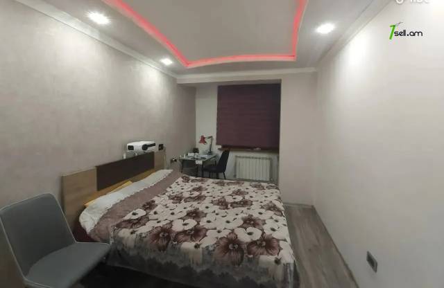 3 սենյականոց բնակարան Պարույր Սևակի փողոցում, 84 ք.մ., 2 սանհանգույց, եվրովերանորոգված, քարե շենք