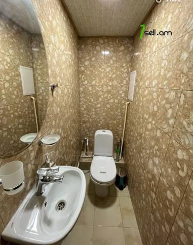 3 սենյականոց բնակարան, Ohanov St, 80 ք.մ., 2 սանհանգույց, 2/14 հարկ, կապիտալ վերանորոգված