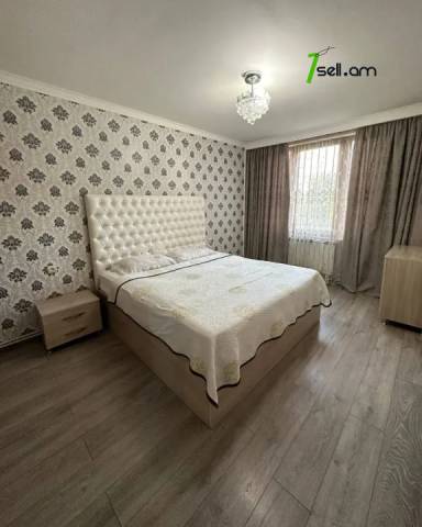 3 սենյականոց բնակարան Եզնիկ Կողբացու փողոցում, 130 քմ, 4/9 հարկ, 2 սանհանգույց, բարձր առաստաղներ