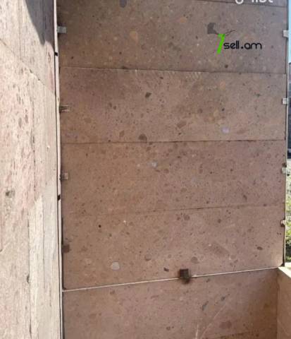 4 սենյականոց բնակարան Թոթովենցի փողոցում, 78 ք.մ., 3/5 հարկ, կապիտալ վերանորոգված, քարե շենք