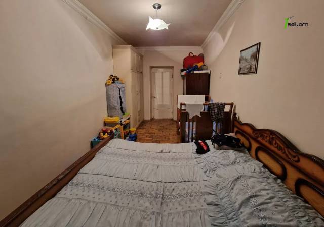 3 սենյականոց բնակարան Ամիրյան փողոցում, 77 ք.մ., կոսմետիկ վերանորոգում, քարե շենք