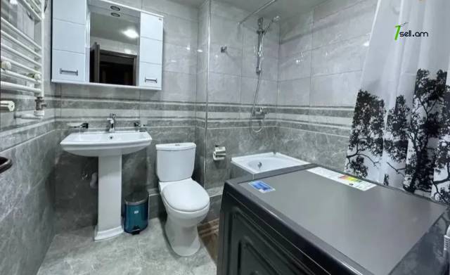 3 սենյականոց բնակարան Նալբանդյան փողոցում, 94 քմ, 2 սանհանգույց, մի քանի պատշգամբ