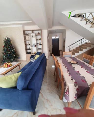 Երկու հարկանի քարե տուն Պարույր Սևակի փողոցում Ավանում, 640 ք.մ., 2 սանհանգույց