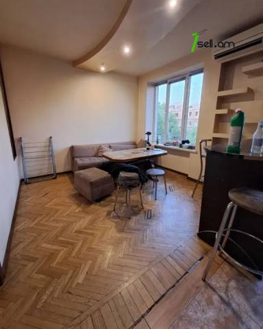 2 սենյականոց բնակարան Աբովյան փողոցում, 45 ք.մ., եվրովերանորոգված, քարե շենք