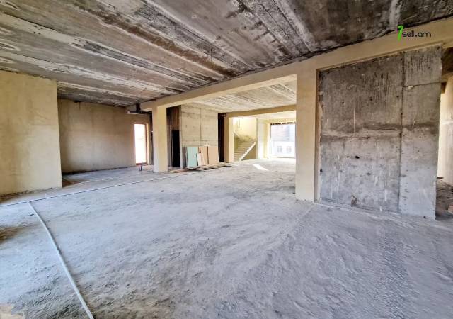 Բազմաֆունկցիոնալ գույք Հրաչյա Քոչար փողոցում Արաբկիրում, 1070 ք.մ.