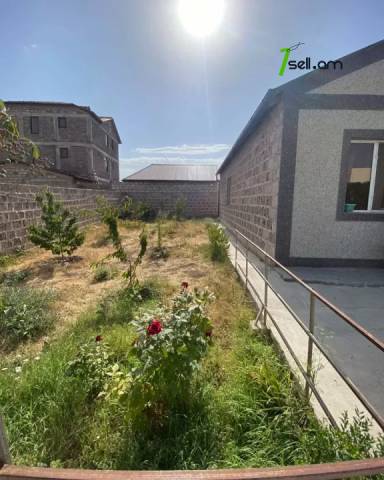 Մեկ հարկանի քարե տուն Ղափանցյան փողոցում Արաբկիրում, 500 ք.մ., եվրովերանորոգված