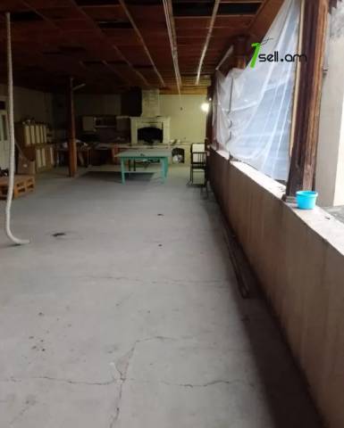 Երկու հարկանի քարե տուն Նոր Արեշի 35րդ փողոցում Էրեբունիում, 450 ք.մ., 3+ սանհանգույց