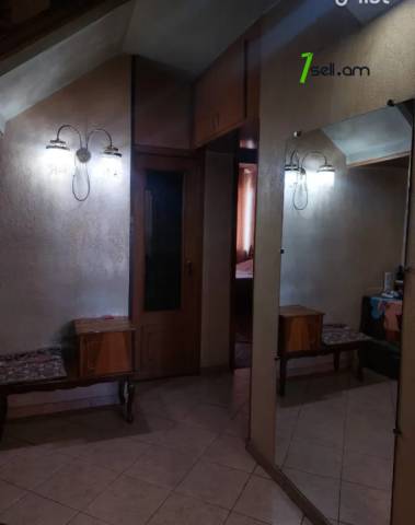 3 սենյականոց բնակարան Էրեբունու փողոցում, 90 ք.մ., կոսմետիկ վերանորոգում, քարե շենք