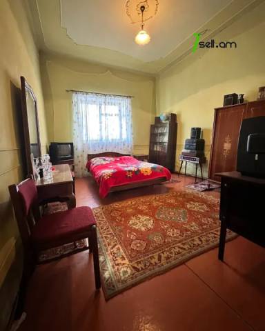 Մեկ հարկանի քարե տուն Սարի Թաղ 1-ին փողոցում կենտրոնում, 205 ք.մ., կոսմետիկ վերանորոգում