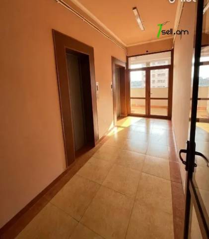 3 սենյականոց բնակարան նորակառույց շենքում Ծարավ աղբյուրի փողոցում, 101 ք.մ., 9/16 հարկ