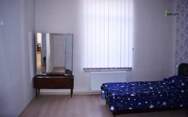 4 սենյականոց բնակարան Ռուսթավելի փողոցում, 100 ք.մ., 2/2 հարկ, 2 սանհանգույց, կապիտալ վերանորոգված