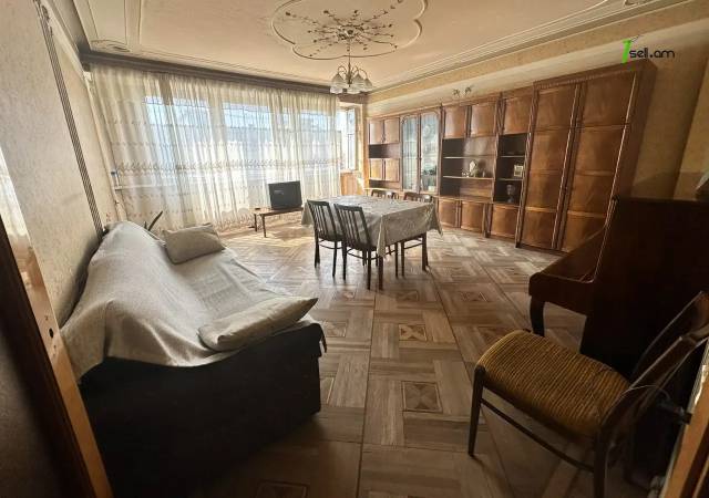 4 սենյականոց բնակարան Երվանդ Քոչարի փողոցում, 85 ք.մ., մի քանի պատշգամբ, 7/9 հարկ