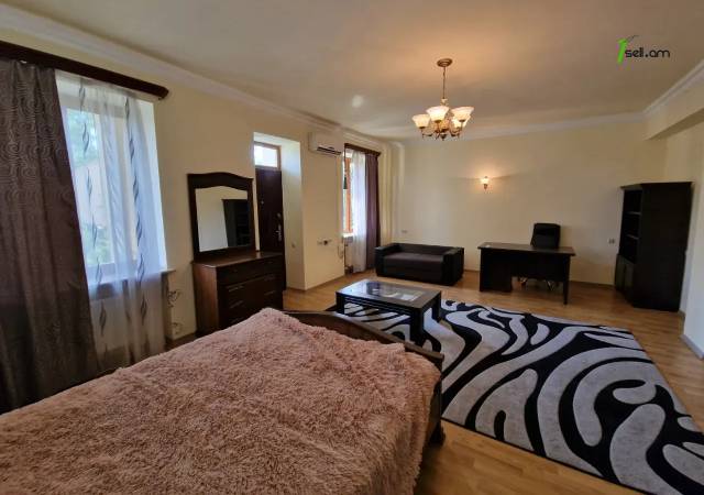 Երկու հարկանի քարե տուն Բաբայան փողոցում Արաբկիրում, 600 ք.մ., 3+ սանհանգույց, կապիտալ վերանորոգված