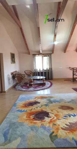 Երկու հարկանի քարե տուն Բագրևանդի փողոցում Նոր Նորքում, 250 ք.մ., 2 սանհանգույց, եվրովերանորոգված