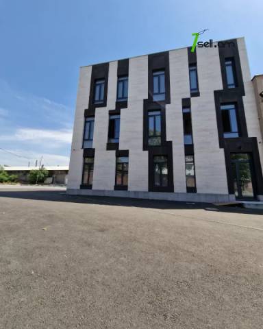 Բազմաֆունկցիոնալ գույք Արշակունյաց պողոտայում կենտրոնում, 270 ք.մ.