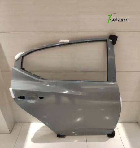 Nissan Sentra հետևի աջ դուռ