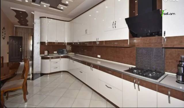 Երեք հարկանի քարե տուն, Նորաշեն թաղամաս Աջափնյակում, 150 ք.մ., 3+ սանհանգույց, եվրովերանորոգված