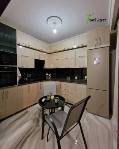 3 սենյականոց բնակարան նորակառույց շենքում Սերո Խանզադյան փողոցում, 117 ք.մ., 2 սանհանգույց