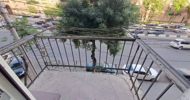 1 սենյականոց բնակարան Արշակունյաց պողոտայում, 40 քմ, 3/5 հարկ, կոսմետիկ վերանորոգում, քարե շենք