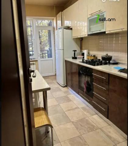 4 սենյականոց բնակարան Թամանյան փողոցում, 100 քմ, 2/5 հարկ, կապիտալ վերանորոգված, քարե շենք