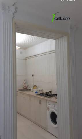 3 սենյականոց բնակարան Գալշոյան փողոցում, 81 ք.մ., 1/5 հարկ, կապիտալ վերանորոգված, քարե շենք
