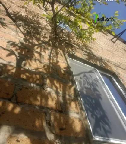 Երկու հարկանի քարե տուն Սարի Թաղ 3-րդ փողոցում Էրեբունիում, 131 քմ, 2 սանհանգույց