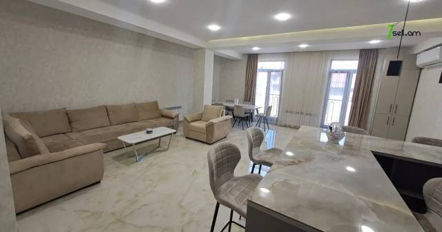 3 սենյականոց բնակարան նորակառույց շենքում Դերենիկ Դեմիրճյանի փողոցում, 135 ք.մ., նախավերջին հարկ