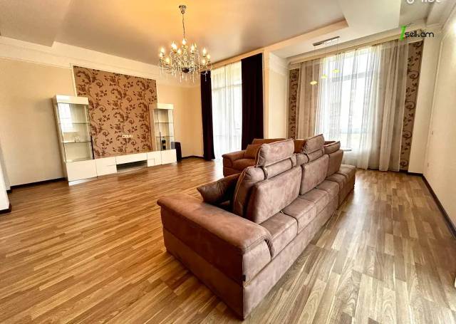 3 սենյականոց բնակարան նորակառույց շենքում Արամի փողոցում, 138 ք.մ., 2 սանհանգույց, բարձր առաստաղներ