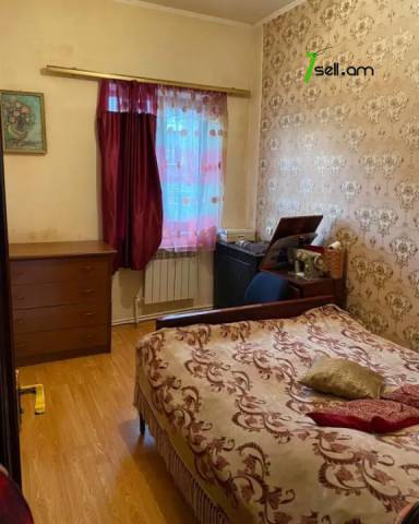 Երկու հարկանի քարե տուն Ռայնիսի փողոցում Քանաքեռ Զեյթունում, 300 քմ, 2 սանհանգույց, եվրովերանորոգված