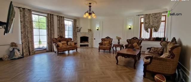 Երեք հարկանի քարե տուն Մելքումովի փողոցում Դավիթաշենում, 600 քմ, 3+ սանհանգույց, եվրովերանորոգված