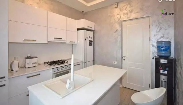 3 սենյականոց բնակարան նորակառույց շենքում Վերին Անտառային փողոցում, 117 ք.մ., 2 սանհանգույց